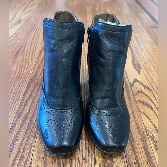 Naturalizer Black Ankle Boots - Picture 1 of 8